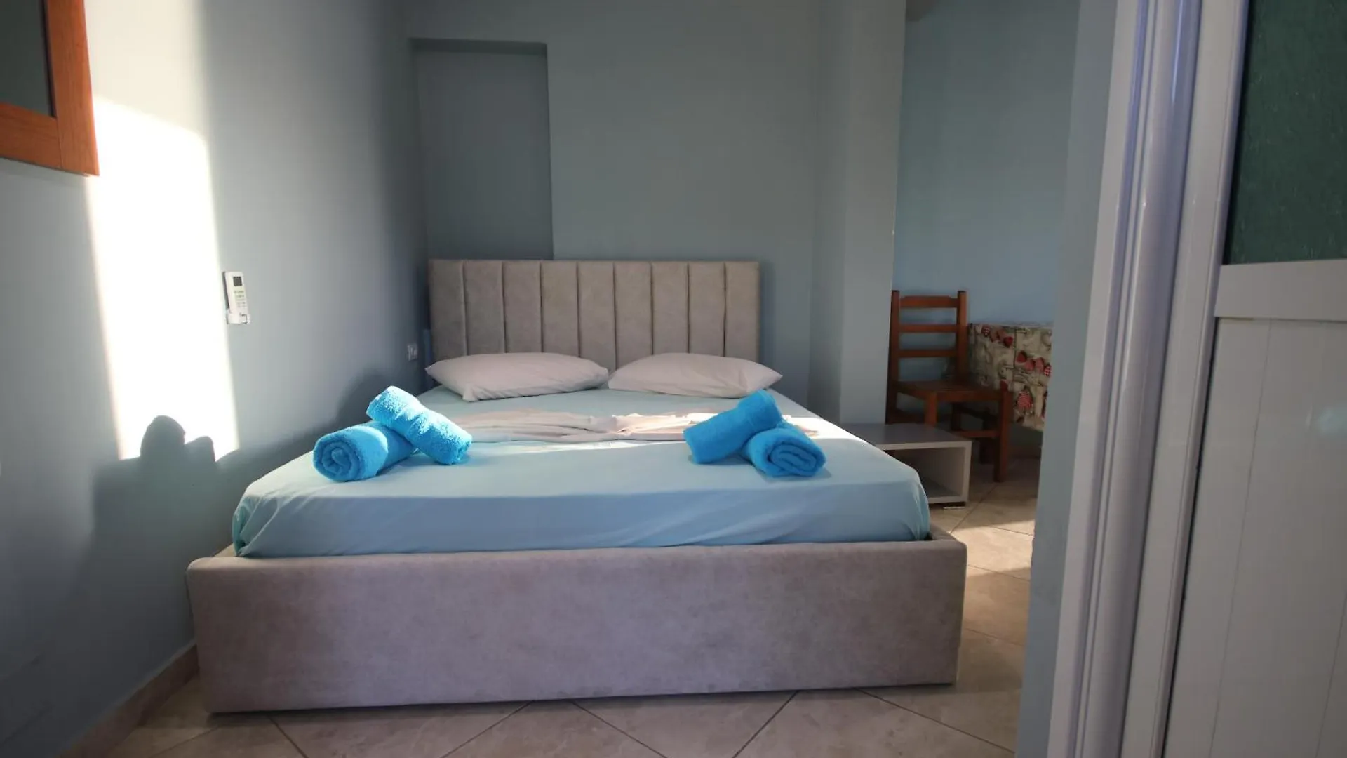 Apartment Rooms With View Himare