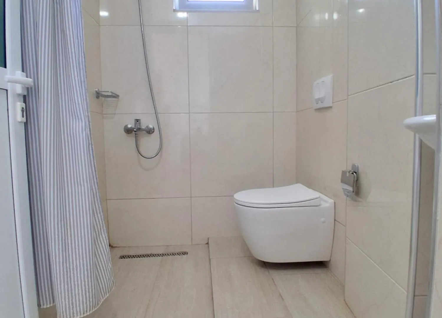 Apartment Rooms With View Himare