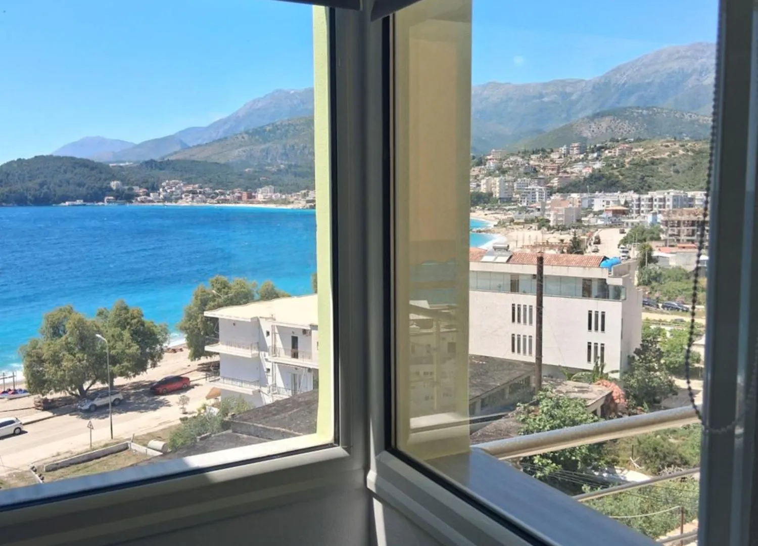 Apartment Rooms With View Himare