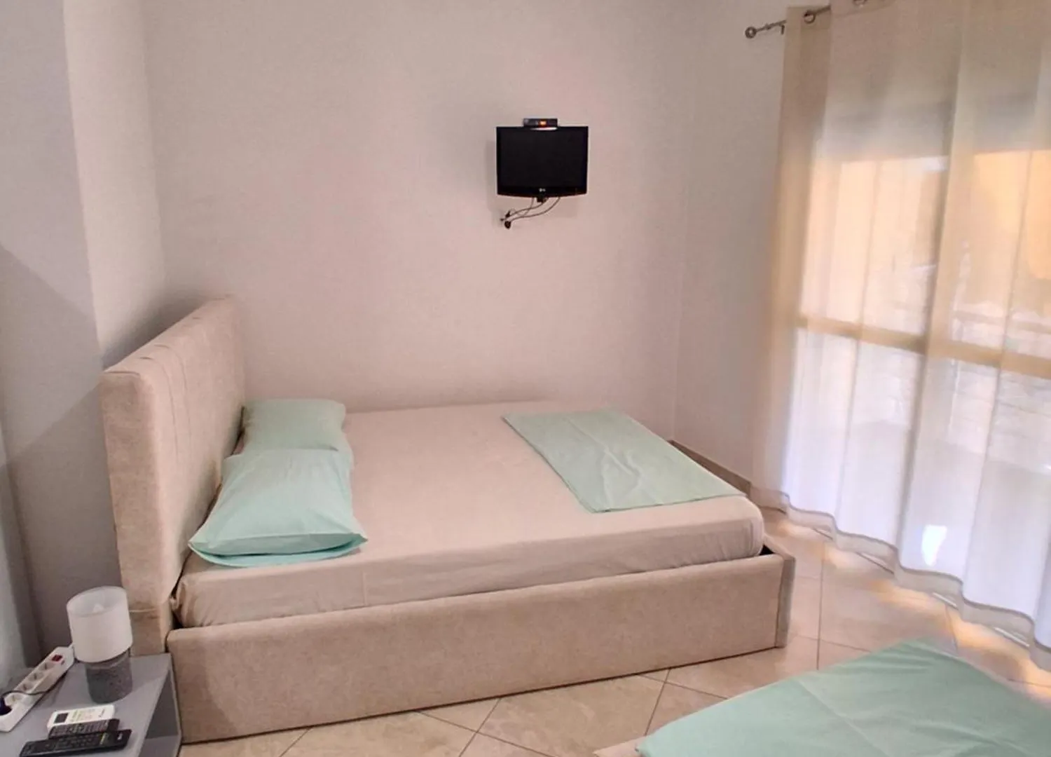Rooms With View Himare 0*,