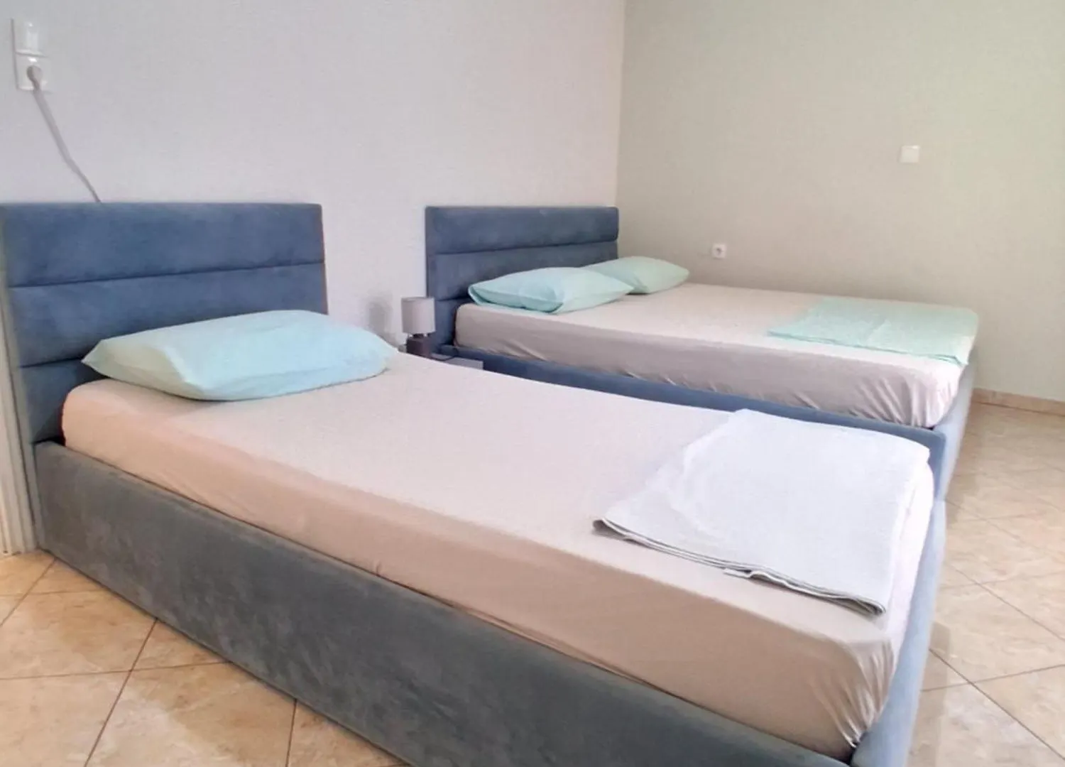 Apartment Rooms With View Himare