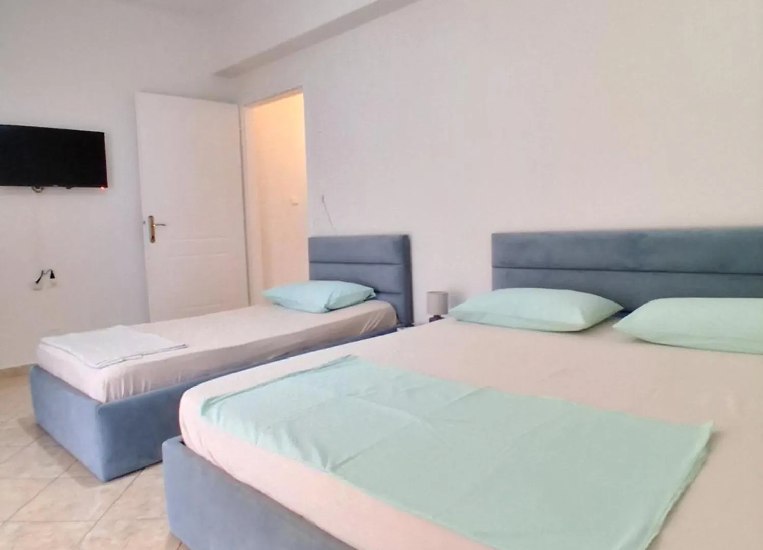Rooms With View Himare 0*,  Albania