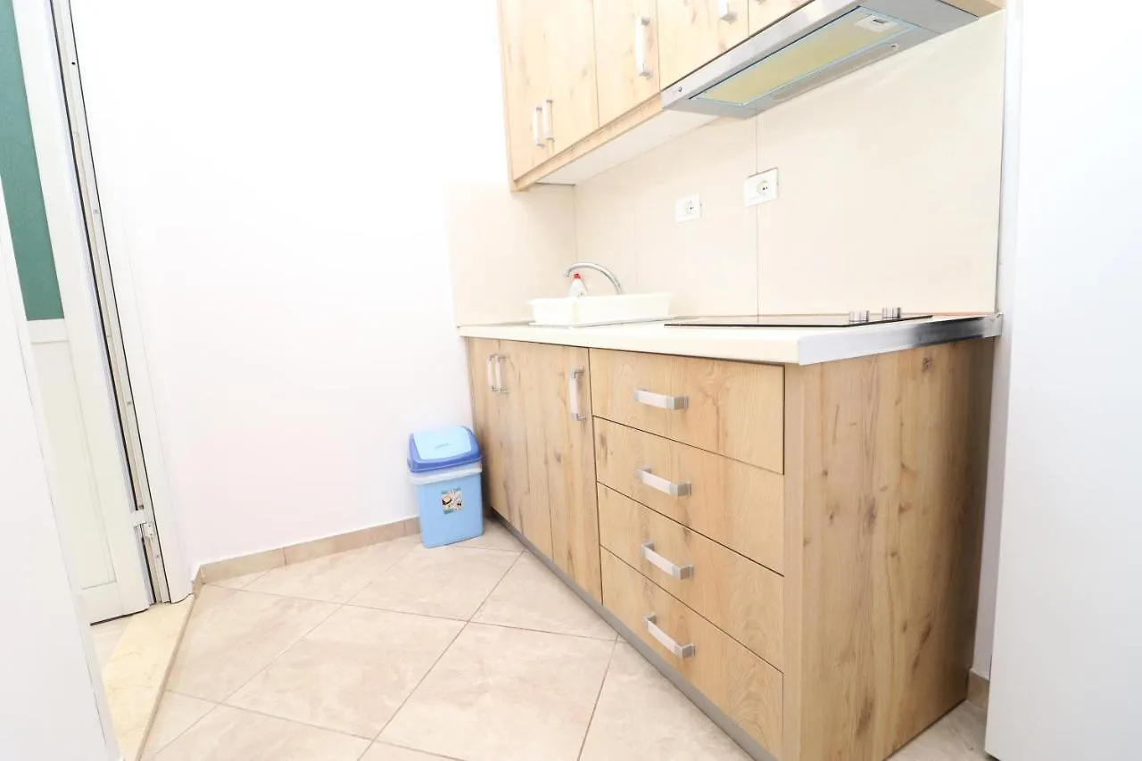 Apartment Rooms With View Himare