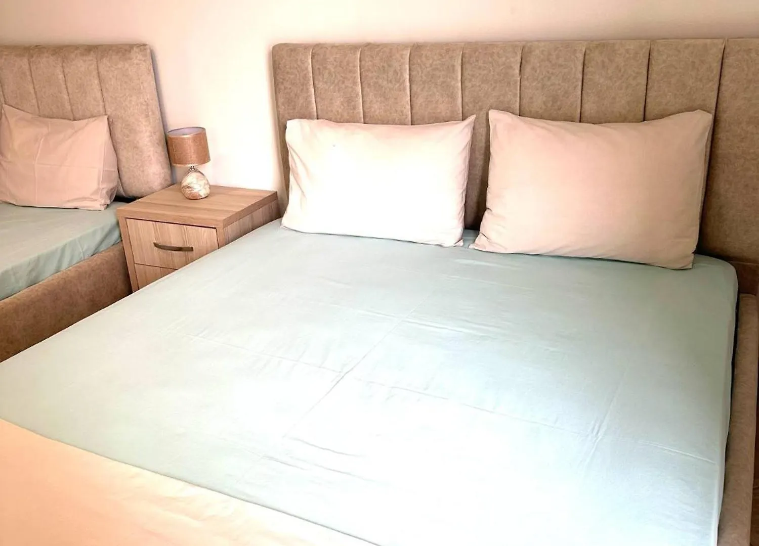 Rooms With View Himare 0*,